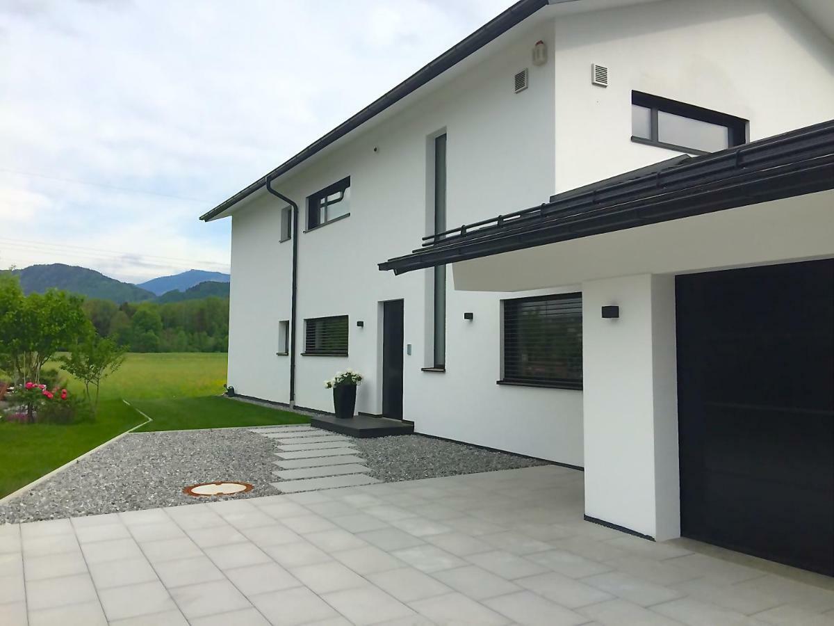 Ferienwohnung Black White Raubling Exterior photo