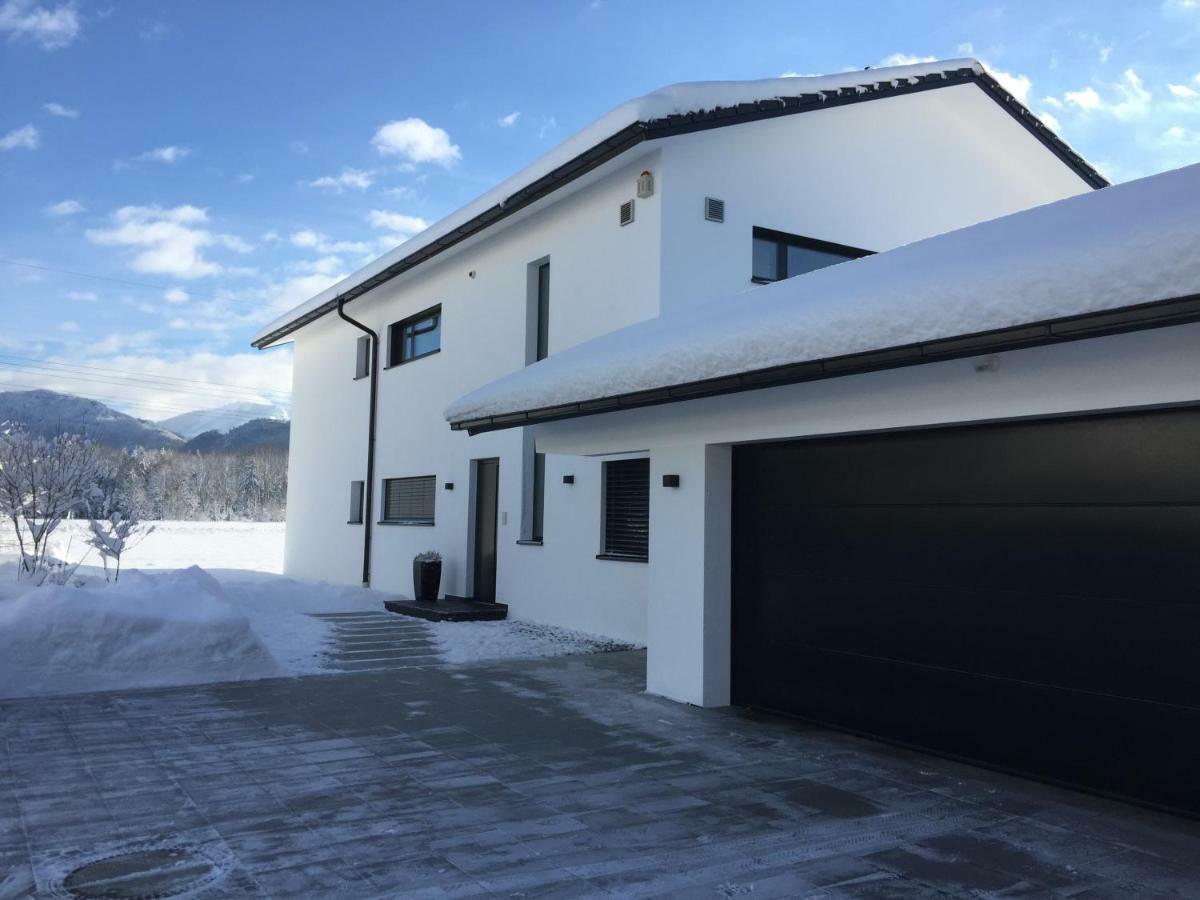 Ferienwohnung Black White Raubling Exterior photo